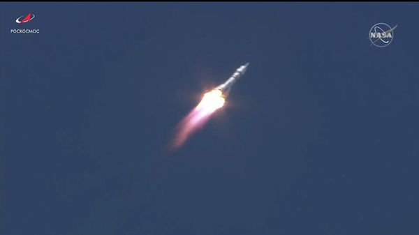 Ракета «Союз-2.1а» с кораблем «Союз МС-19» с первым в мире киноэкипажем  успешно стартовала с космодрома Байконур - Sputnik Армения