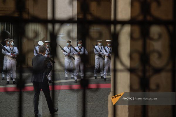 Почетный караул Италии перед началом церемонии встречи президента Армении в Палаццо Киджи - Sputnik Армения