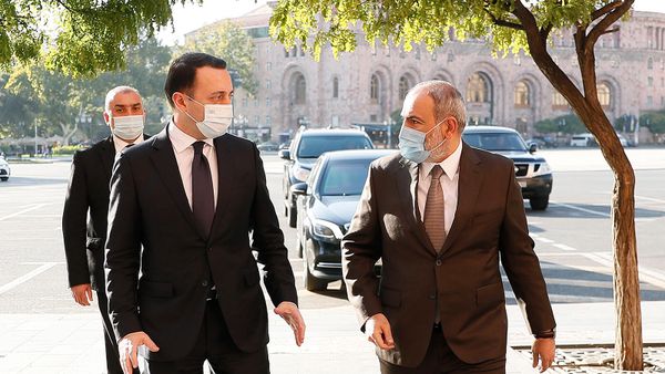 Премьер-министр Армении Никол Пашинян встретился с премьер-министром Грузии Ираклием Гарибашвили (9 октября 2021). Еревaн - Sputnik Армения