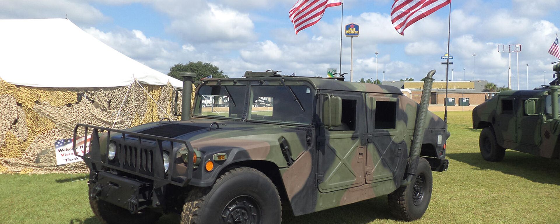 Американский армейский внедорожник HMMWV - Sputnik Армения, 1920, 11.10.2021