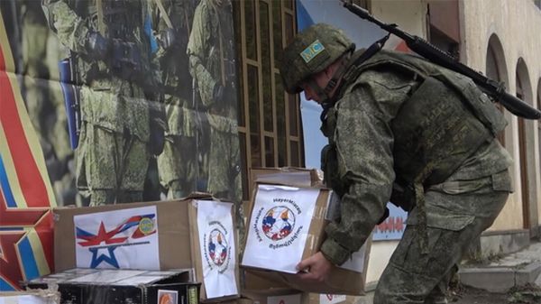 Российские миротворцы провели гуманитарную акцию для многодетных семей в Нагорном Карабахе - Sputnik Армения