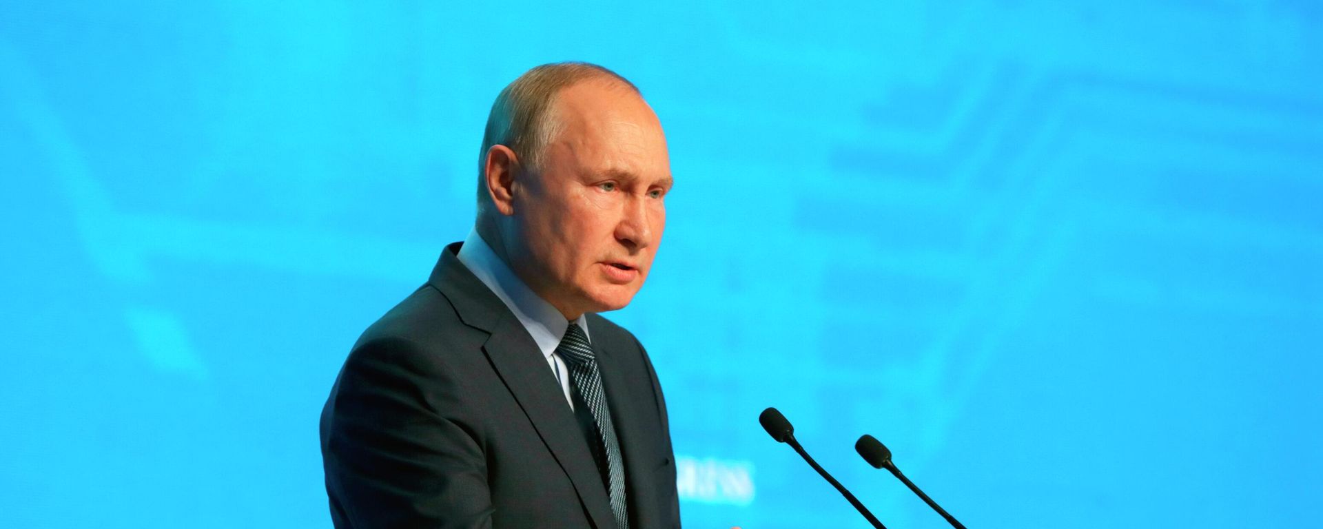 Президент России Владимир Путин выступает на пленарном заседании международного форума Российская энергетическая неделя (13 октября 2021). Москвa - Sputnik Армения, 1920, 13.10.2021