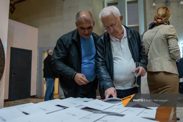 Премьера документального фильма Карлен Нуриджанян в кинотеатре Москва (13 октября 2021). Еревaн - Sputnik Армения