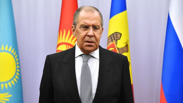 Министр иностранных дел России Сергей Лавров отвечает на вопросы журналистов после заседания Совета министров иностранных дел СНГ (14 октября 2021). Минск - Sputnik Армения