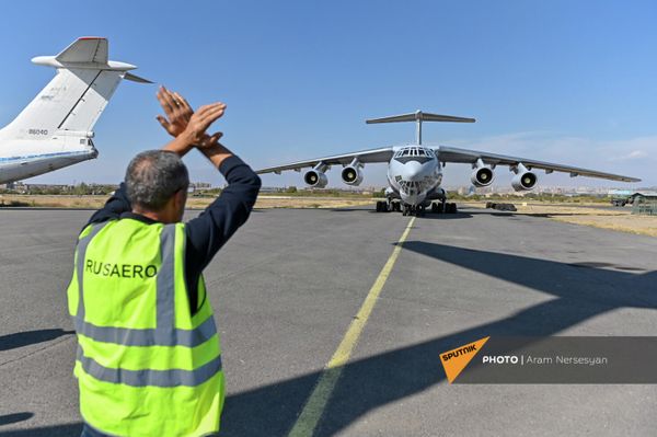 Грузовой самолет с партией вакцины от коронавируса в аэропорту Эребуни - Sputnik Армения