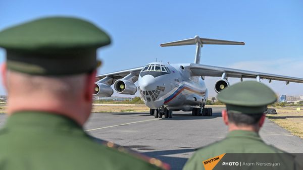Грузовой самолет с партией вакцины от коронавируса в аэропорту Эребуни - Sputnik Армения