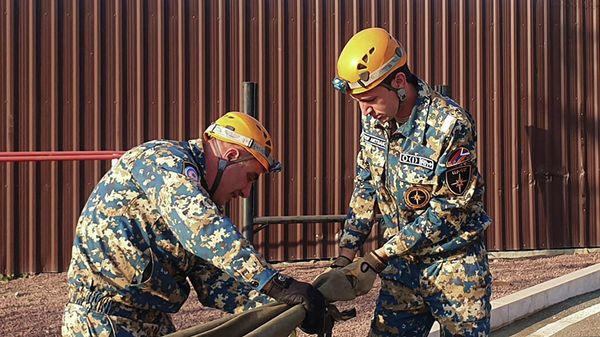 Спасательный отряд проводит поиск тел в Гадрутском районе - Sputnik Армения