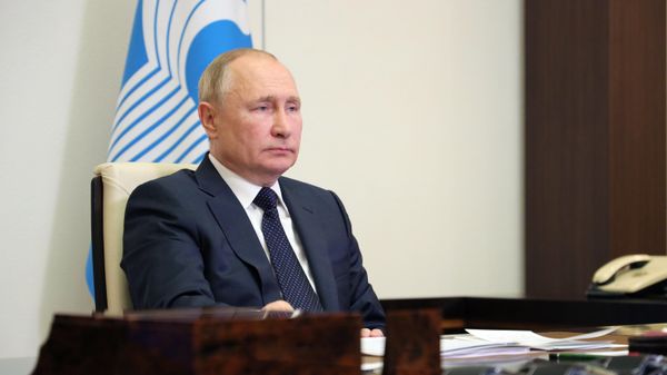 Президент РФ Владимир Путин в режиме видеоконференции принимает участие в заседании Совета глав государств - участников СНГ (15 октября 2021). Москва - Sputnik Армения