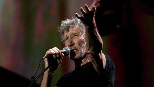 Бывший участник Pink Floyd, британский певец и автор песен Роджер Уотерс во время своего концерта в рамках тура Us + Them (14 июля 2018). Рим - Sputnik Армения