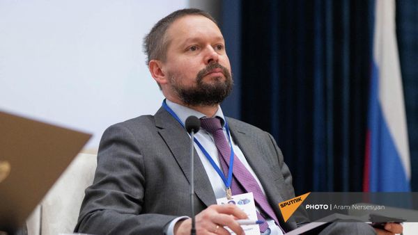 Николай Силаев на геополитической сессии Армения и Россия: императив новой стратегии, посвященной 30-летию государственной независимости Армении (15 октября 2021). Еревaн - Sputnik Армения