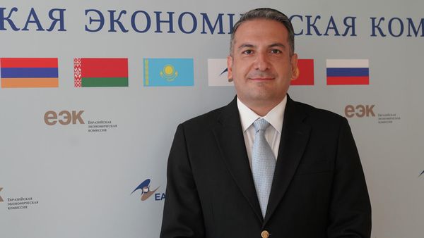 Замглавы  департамента промышленной политики Евразийской экономической комиссии Георгий Арзуманян - Sputnik Армения