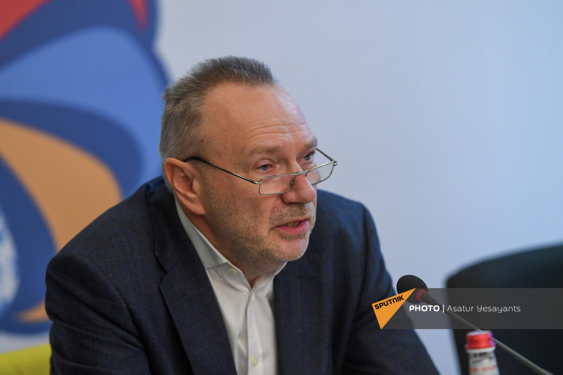Вице-президент Российского союза туриндустрии Александр Осауленко во время круглого стола “Развитие культурно-исторического туризма” (18 октября 2021). Еревaн - Sputnik Армения, 1920, 18.10.2021