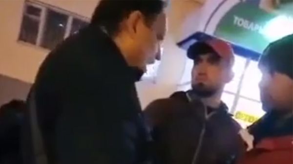 Мигранта, который устроил конфликт с пенсионером в Самаре, выдворят из России.  - Sputnik Армения