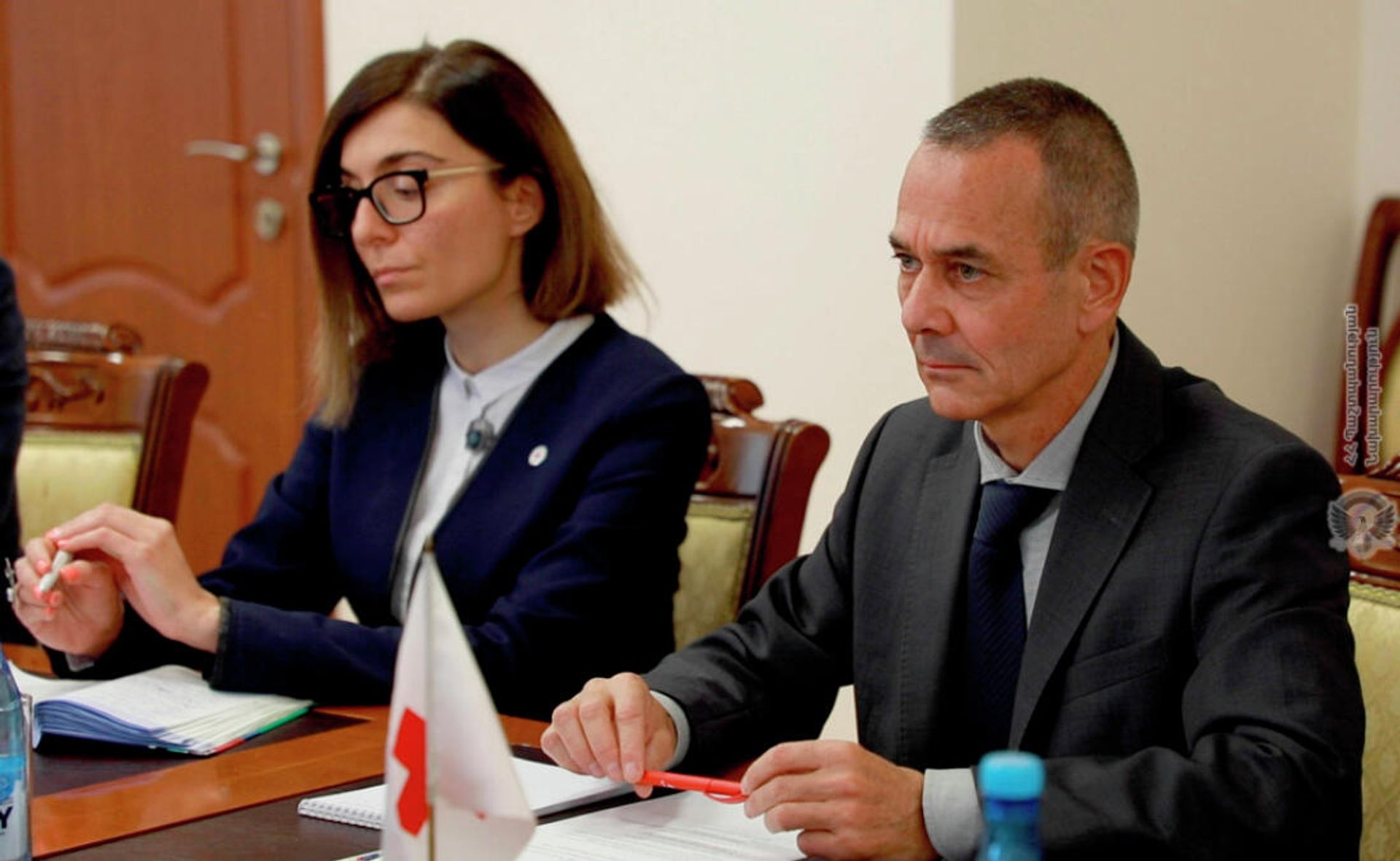 Արտակ Դավթյանն ընդունել է ՀՀ-ում Կարմիր խաչի միջազգային կոմիտեի պատվիրակության ղեկավար Թիերի Ռիբոյին։ - Sputnik Արմենիա, 1920, 18.10.2021