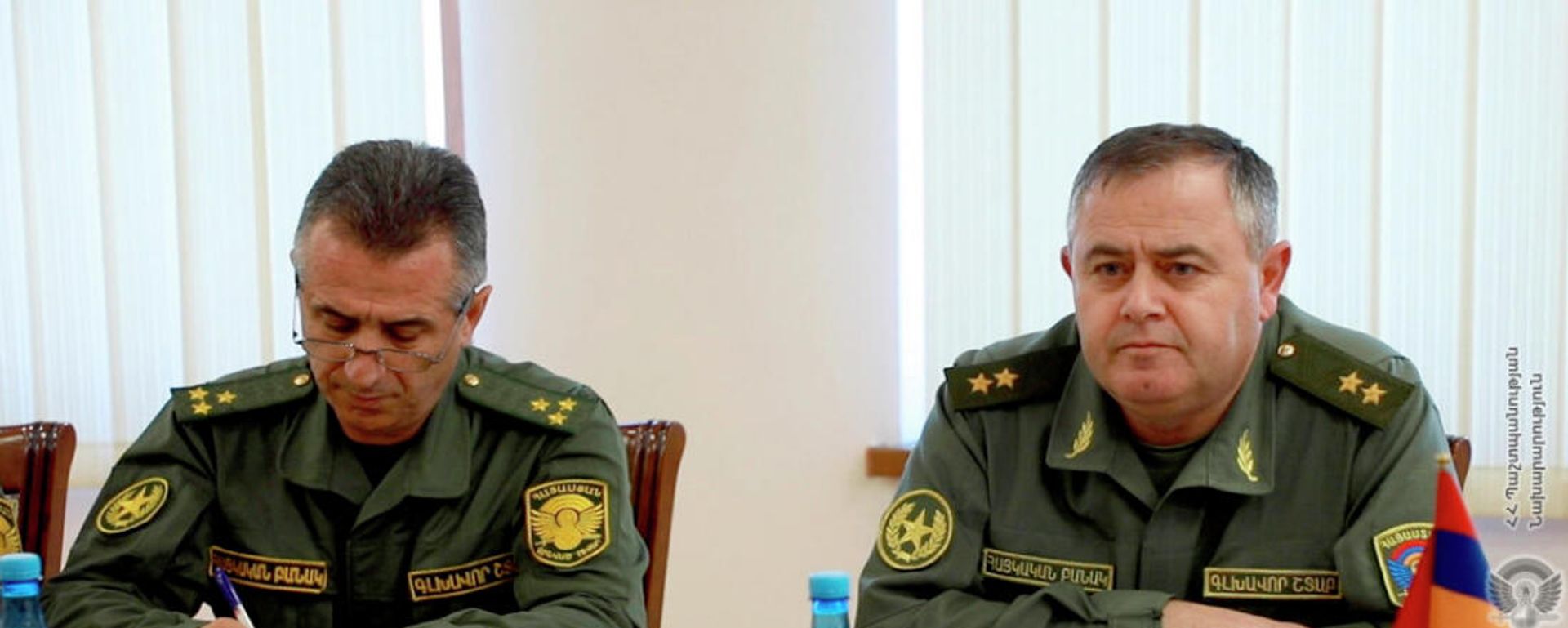 Глава Генштаба ВС РА генерал-лейтенант Артак Давтян принял главу делегации Международного комитета Красного Креста в Армении Тьерри Рибо (18 октября 2021). Еревaн - Sputnik Армения, 1920, 15.11.2021