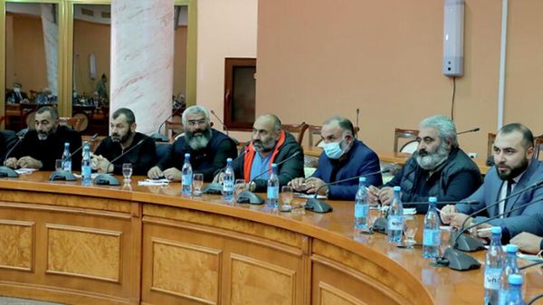 Արշակ Կարապետյանն ընդունել է պատերազմում զոհված ու անհետ կորած զինծառայողների հարազատներին - Sputnik Արմենիա