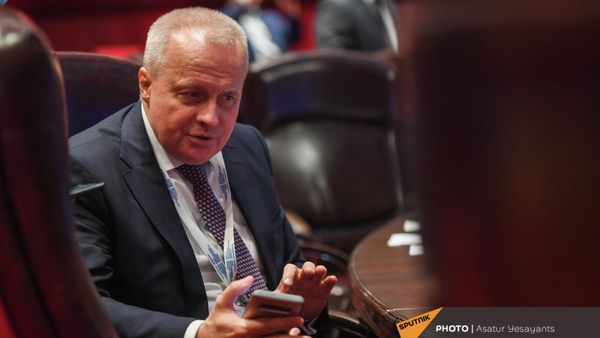 Сергей Копыркин на 8-м армяно-российском межрегиональном форуме, организованном Минтерриториального управления и развития инфраструктуры Армении и Министерством экономического развития России (19 октября 2021). Еревaн - Sputnik Армения