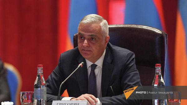 Мгер Григорян на 8-м армяно-российском межрегиональном форуме, организованном Минтерриториального управления и развития инфраструктуры Армении и Министерством экономического развития России (19 октября 2021). Еревaн - Sputnik Армения
