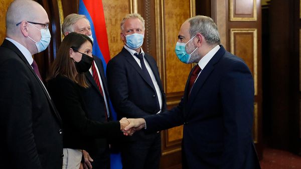 Премьер-министр Никол Пашинян принял делегацию докладчиков по вопросам демократии Комитета министров СЕ во главе с постпредом Швеции в СЕ Мартеном Эхнбергом (19 октября 2021). Еревaн - Sputnik Армения