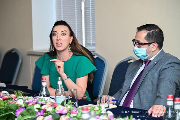 Омбудсмен Арман Татоян и представитель Армении в ЕСПЧ Сирануш Саакян представили послам - членам Комитета министров Совета Европы азербайджанские нарушения и предложение о создании демилитаризованной зоны безопасности (19 октября 2021). Еревaн - Sputnik Армения