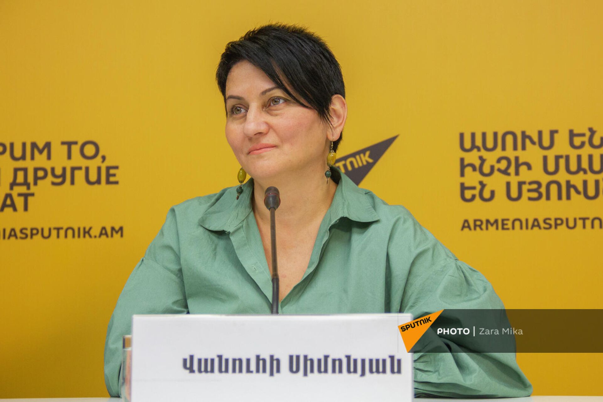 Учредитель ОО Образовательно-культурный центр Кеан Вануи Симонян на пресс-конференции на тему планируемого праздника Тонратон (21 октября 2021) Еревaн - Sputnik Армения, 1920, 21.10.2021