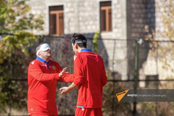 Тренировка армянской футбольной команды для незрячих и слабовидящих - Sputnik Армения