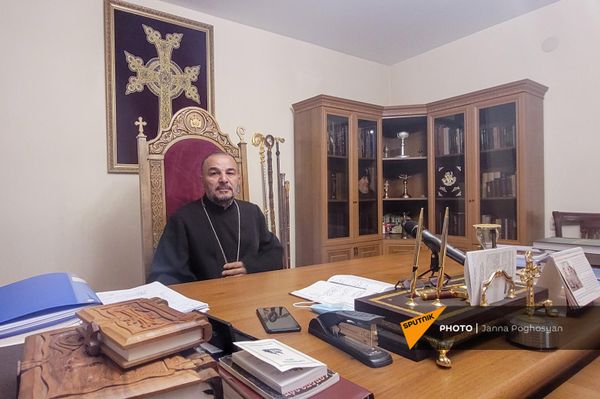 Предводитель Арцахской епархии ААЦ епископ Вртанес Абрамян Предводитель Арцахской епархии ААЦ епископ Вртанес Абрамян - Sputnik Армения