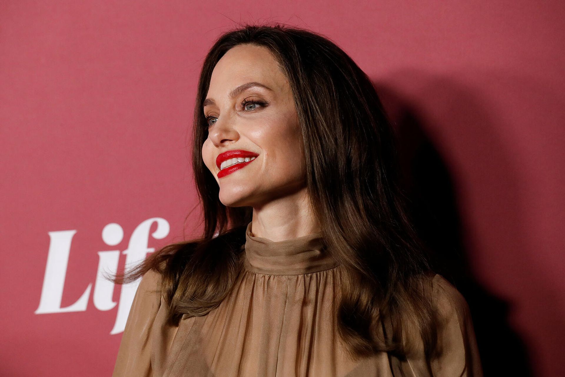 Анджелина Джоли принимает участие в мероприятии Variety Сила женщин 2021 (30 сентября 2021). Беверли-Хиллз - Sputnik Армения, 1920, 27.10.2021