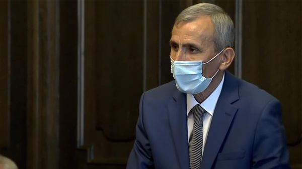 Новоназначенный губернатор Арагацотнской области Размик Петросян на очередном заседании правительства Армении (28 октября 2021). Еревaн Новоназначенный губернатор Арагацотнской области Размик Петросян на очередном заседании правительства Армении (28 октября 2021). Еревaн - Sputnik Армения