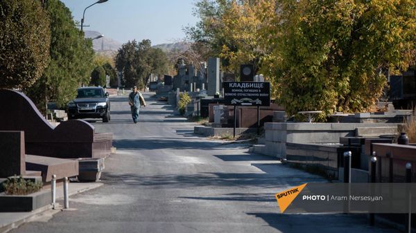 Центральное городское кладбище Тохмах - Sputnik Армения