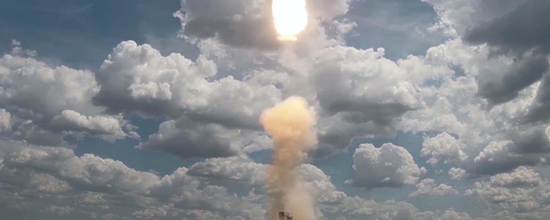 Новейшая ЗРС С-500 провела испытательные стрельбы на полигоне Капустин Яр - Sputnik Армения, 1920, 26.04.2022