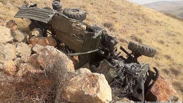 Автомобиль ВС России упал в ущелье на поворотах Тигранашена (29 октября 2021). Сюник - Sputnik Արմենիա