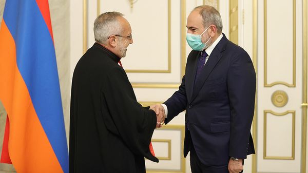 Премьер-министр Никол Пашинян принял патриарха католического Патриаршества Дома Киликийского Рафаэля Минасяна (29 октября 2021). Еревaн - Sputnik Армения