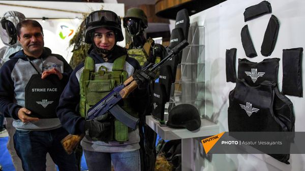 Лазерный симулятор военных действий, созданный компанией “Дюцазн” и студентами училища “Иракан дпроц” (“Реальная школа”) - Sputnik Армения