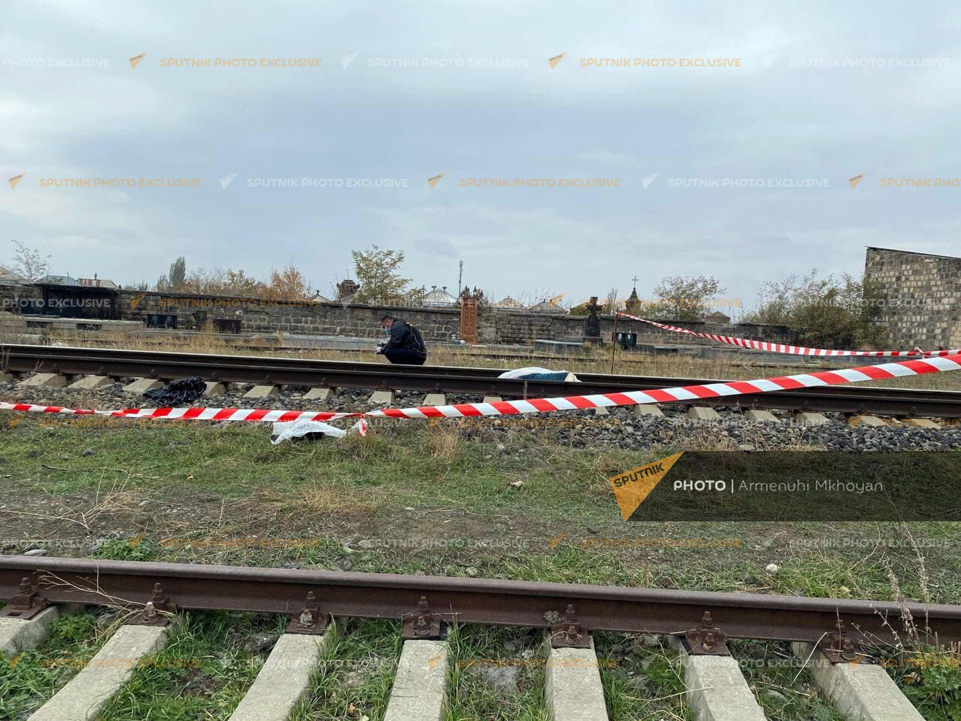 Сотрудники правоохранительных органов на месте чрезвычайного происшествия на железной дороге (30 октября 2021). Гюмри - Sputnik Армения, 1920, 30.10.2021
