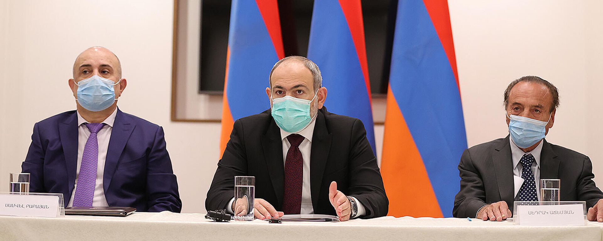 Премьер-министр Никол Пашинян на очередном заседании совета по сотрудничеству с внепарламентскими политическими силами (30 октября 2021). Еревaн - Sputnik Армения, 1920, 30.10.2021