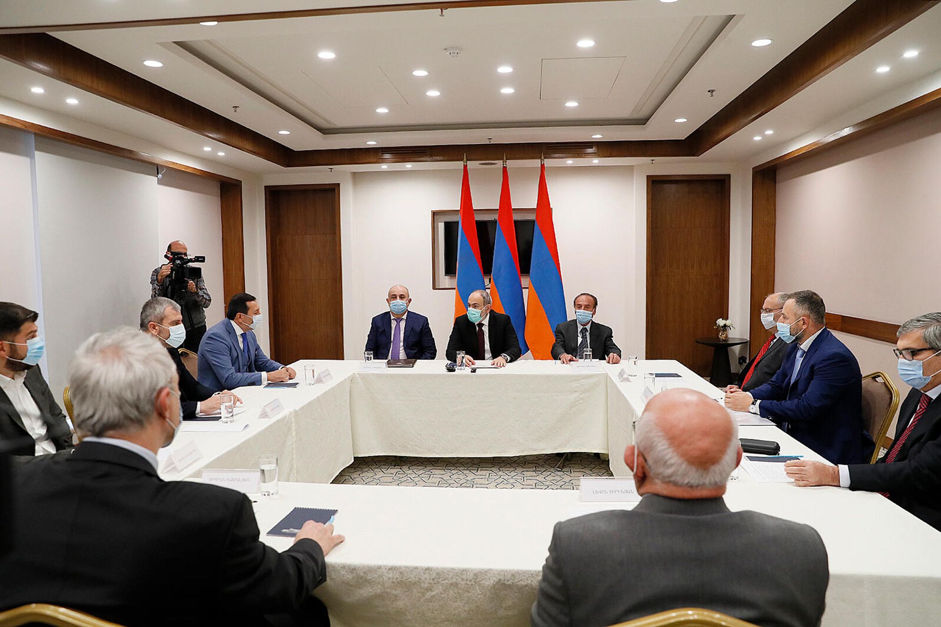 Վարչապետ Նիկոլ Փաշինյանը արտախորհրդարանական քաղաքական ուժերի հետ համագործակցության խորհրդակցական ժողովի հերթական նիստի ժամանակ (30 հոկտեմբերի,  2021թ․). Երևան - Sputnik Արմենիա, 1920, 30.10.2021