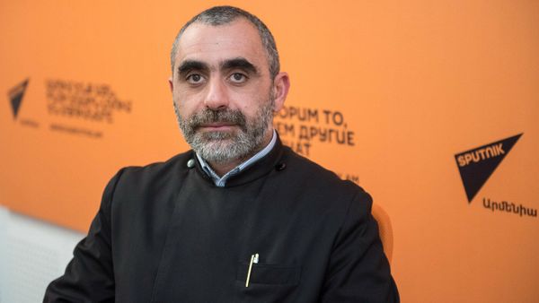 Տեր Եսայի. Ամանորի ընթացքում եկեղեցական տոները ոչ մի կերպ չեն խանգարի տնտեսությանը - Sputnik Արմենիա