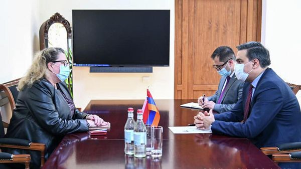 Օմբուդսմեն Արման Թաթոյանն ընդունել է Հայաստանում Նորվեգիայի Թագավորության նորանշանակ արտակարգ և լիազոր դեսպան Հելեն Սանդ Անդրեսենին (1 նոյեմբերի 2021)։ Երևան - Sputnik Արմենիա