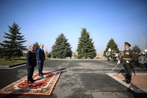 Հայաստանի և Վրաստանի պաշտպանության նախարարներ Արշակ Կարապետյանի և Ջուանշեր Բուրչուլաձեի հանդիպումը (2 նոյեմբերի 2021թ․)․ Երևան - Sputnik Արմենիա