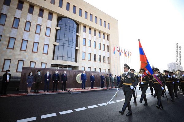 ՀՀ ՊՆ վարչական համալիրում Վրաստանի պաշտպանության նախարարի դիմավորման պաշտոնական արարողություն - Sputnik Արմենիա