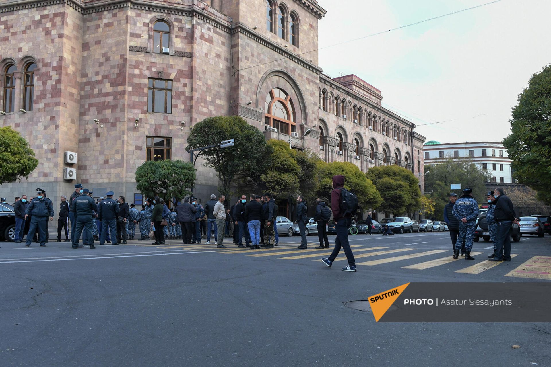 Զոհված և անհետ կորած զինծառայողների հարազատների բողոքի ակցիան Կառավարության տան դիմաց (3 նոյեմբերի, 2021թ.). Երևան - Sputnik Արմենիա, 1920, 03.11.2021