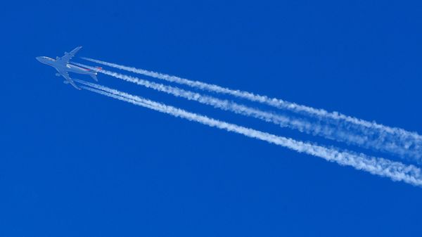 Самолет Boeing 747-467 в небе - Sputnik Армения