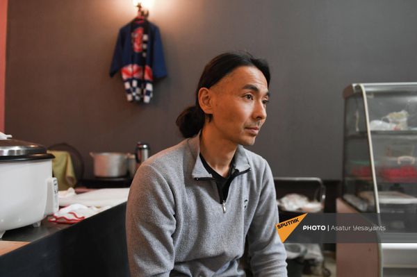 Японец Таиджи Нотсу в своем ресторане Oh Meshi в Ереване Японец Таиджи Нотсу в своем ресторане Oh Meshi в Ереване - Sputnik Армения