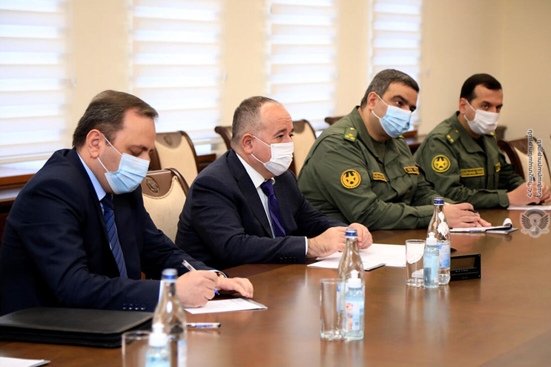 Министр обороны РА Аршак Карапетян принял Чрезвычайного и Полномочного Посла Французской Республики в Армении Анн Луйо (5 ноября 2021). Еревaн - Sputnik Արմենիա, 1920, 05.11.2021