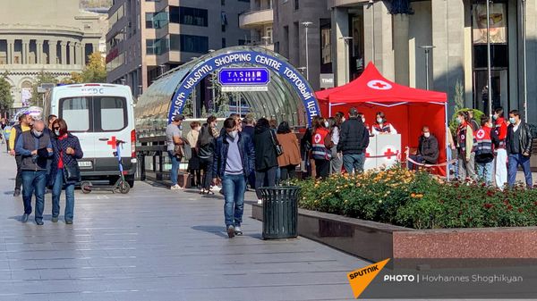Мобильная точка вакцинации против Covid-19 на Северном проспекте - Sputnik Армения