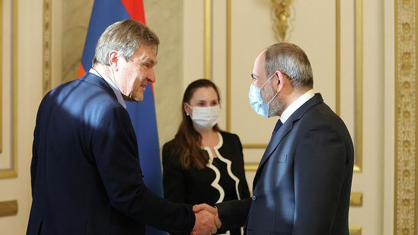 Премьер-министр Никол Пашинян принял содокладчиков Мониторингового комитета ПАСЕ по Армении Кимо Килунена и Бориану Аберг - Sputnik Армения