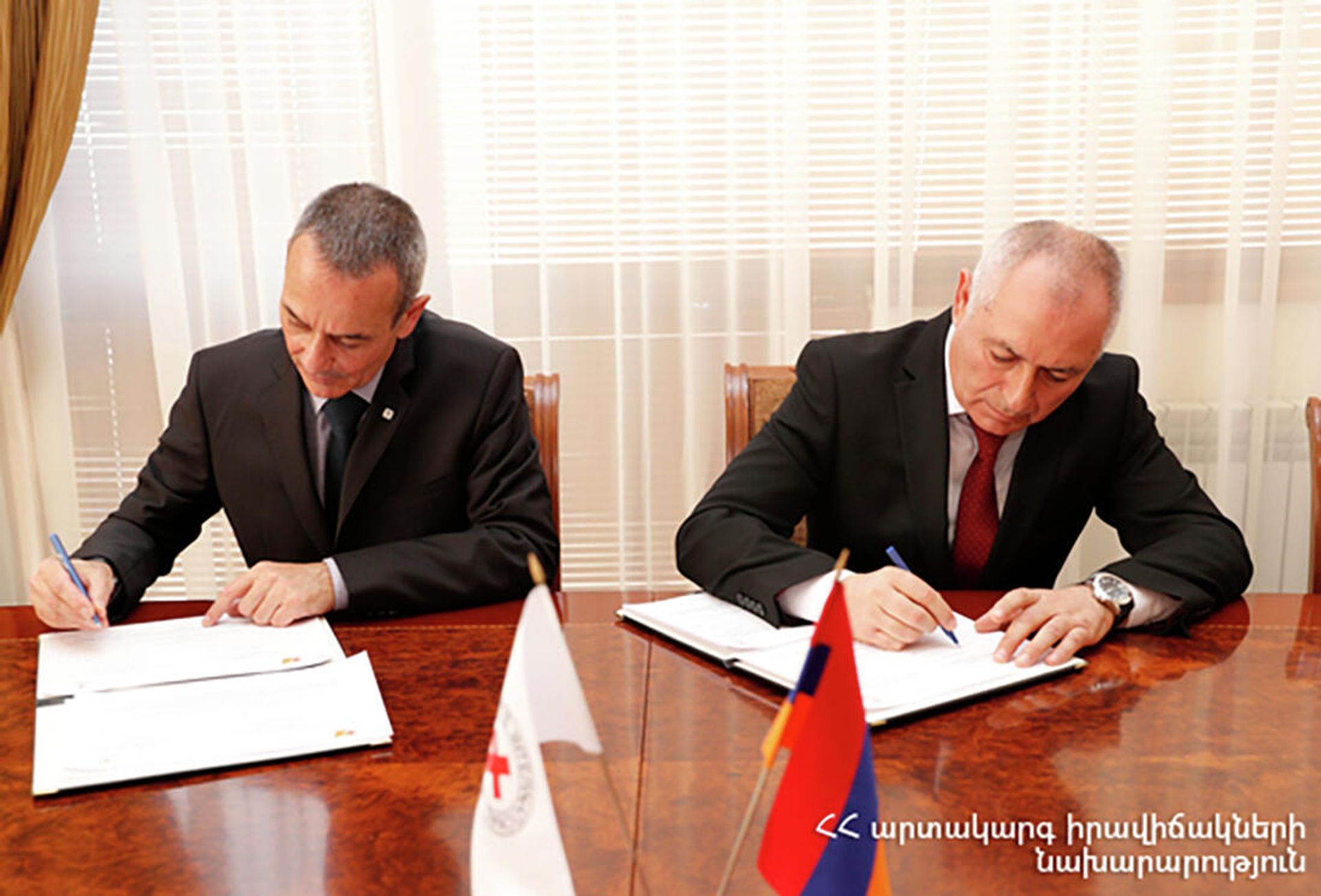 ԱԻ նախարարն ընդունել է ԿԽՄԿ պատվիրակության ղեկավարին   - Sputnik Արմենիա, 1920, 05.11.2021