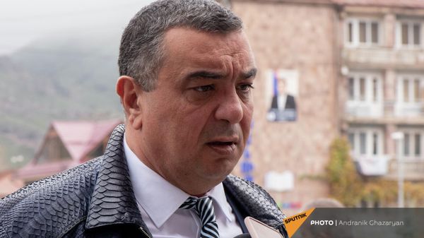 Адвокат Армен Мелконян общается с корреспондентом Sputnik Армения по вопросу суда Аруша Арушаняна (5 ноября 2021). Горис - Sputnik Армения