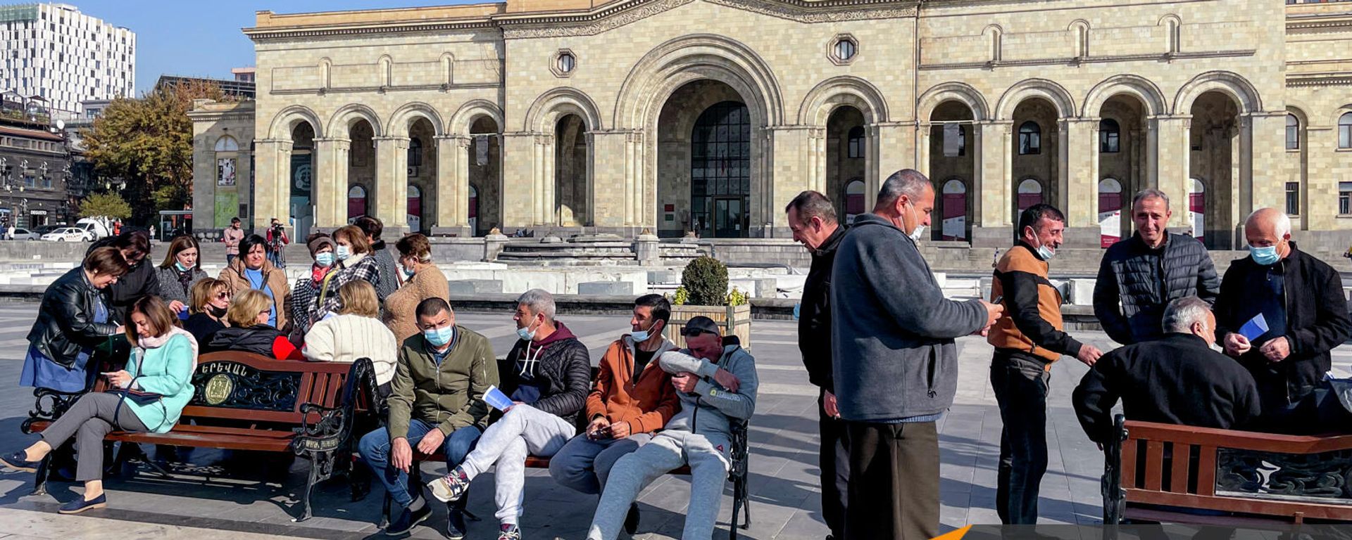 Արցախից տեղահանվածները ՀՀ կառավարության շենքի մոտ բողոքի ակցիա են իրականացնում - Sputnik Արմենիա, 1920, 09.11.2021